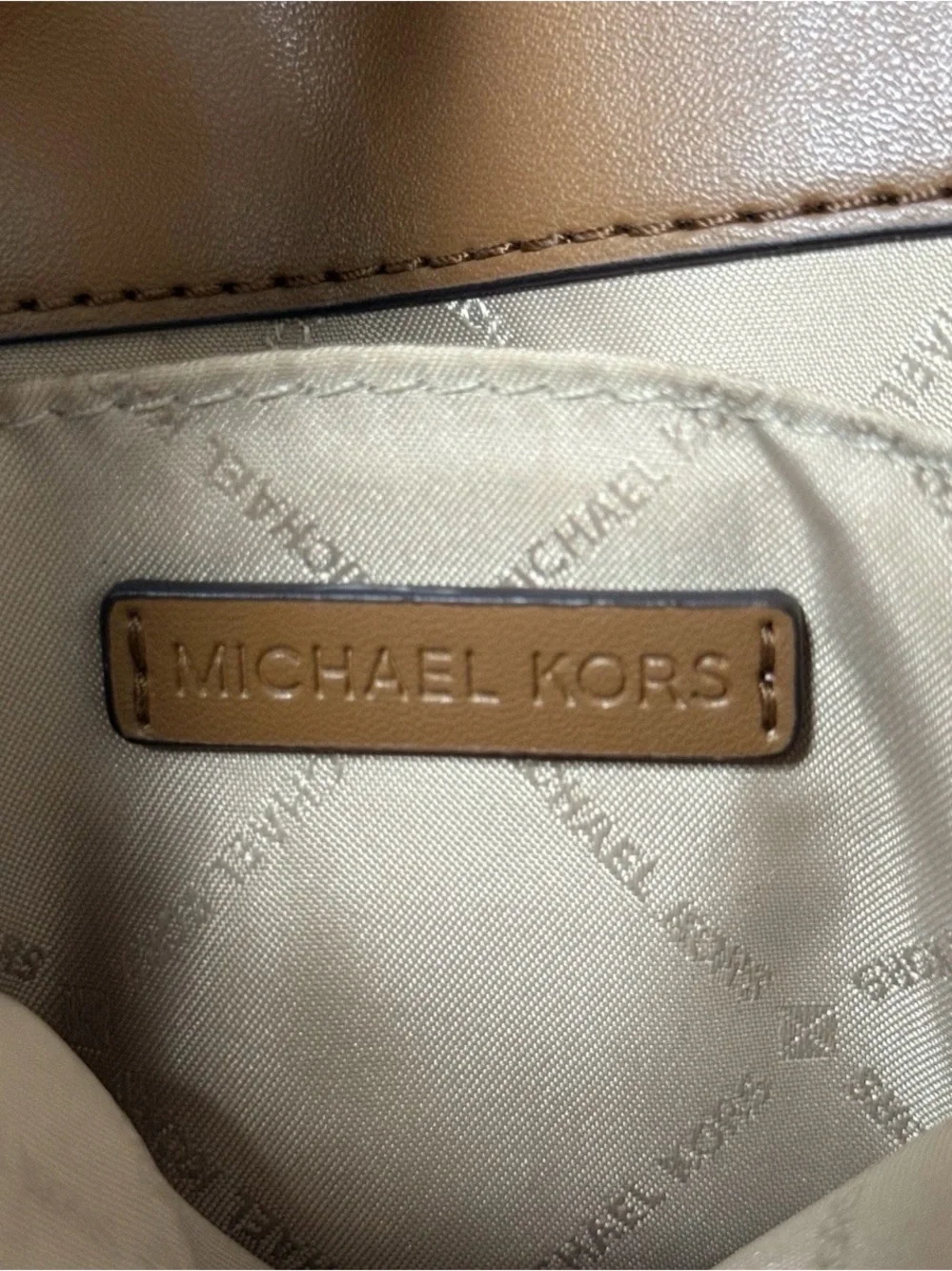 Michael Kors 32H9G06C3B Bedford Legacy Shoulder/Crossbody Bag in Vanilla/Acorn